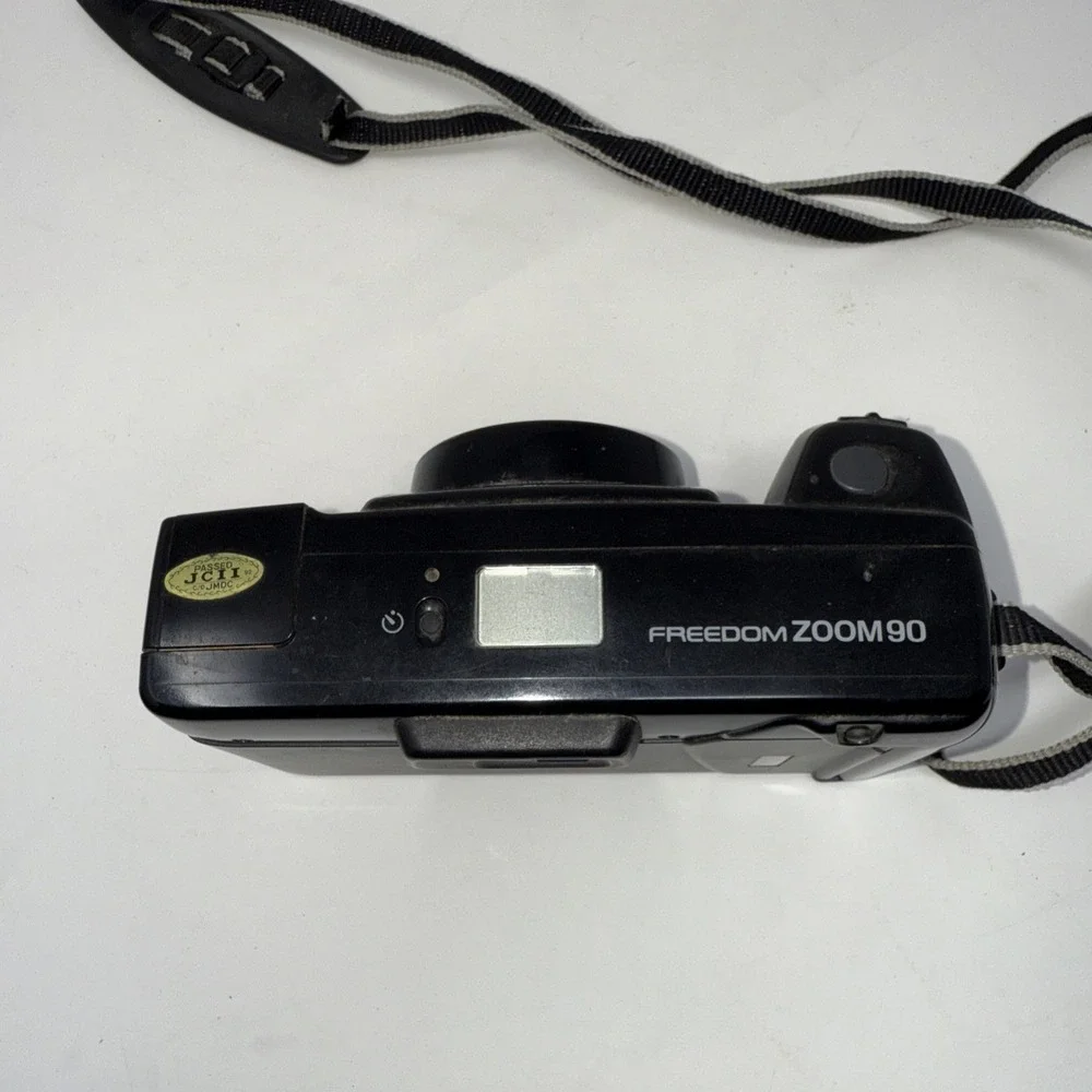 Minolta Freedom Zoom 90 Date 35mm Point & Shoot Film Camera With Bag PARTS ONLY